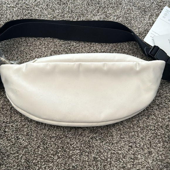 NWT Athleta kinetic waist bag cream shine - Picture 4 of 4